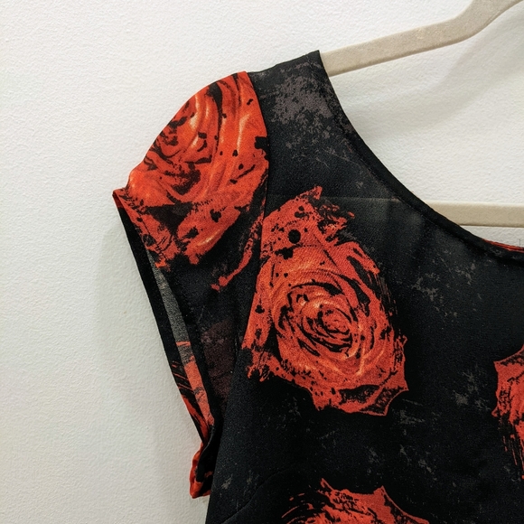 Dynamite Black and Red Rose Chiffon Blouse - M - Picture 3 of 5